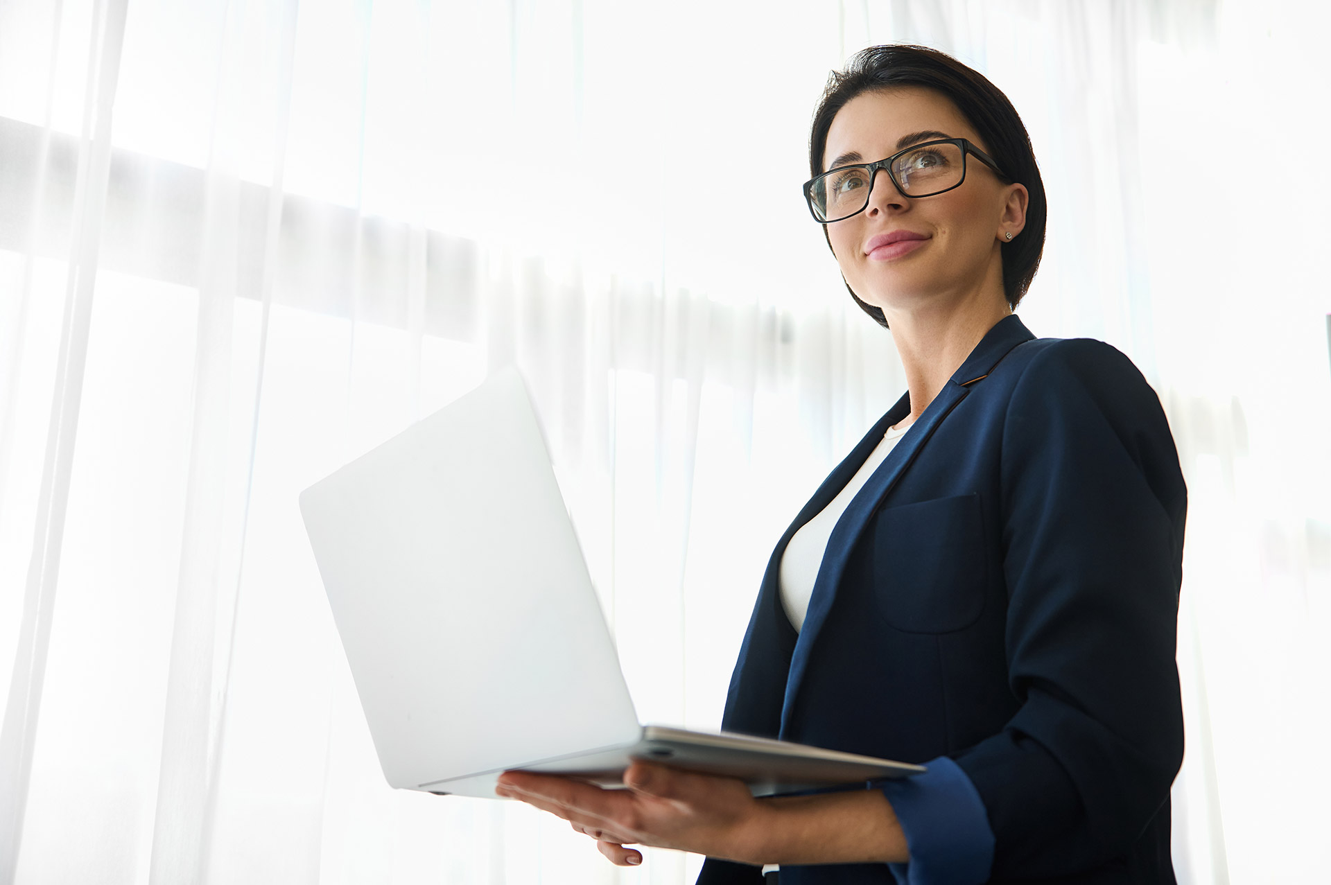 Wir lassen uns regelmäßig prüfen, damit Sie sich keine Sorgen machen müssen.
Wir sind zwar stolz auf unsere internationalen Zertifizierungen,
aber diese sind nur ein grundlegender Pfeiler einer umfassenderen Strategie,
die für das WIIT-Modell heute selbstverständlich ist.
