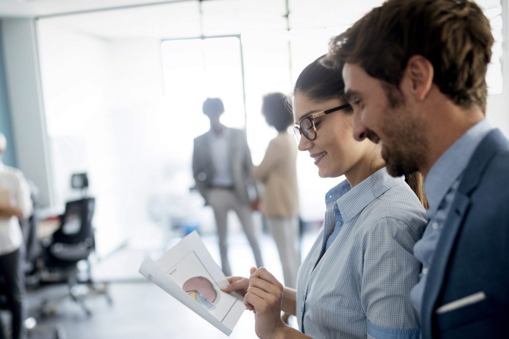 Technologie ohne die richtigen Fähigkeiten ist zwecklos. Der Erfolg eines Technologieunternehmens wird an seiner Fähigkeit gemessen, die besten Talente anzuziehen, sie zu fördern und mit ihnen zu wachsen. Durch eine eigene Akademie investieren wir sowohl in die Fortbildung unserer Mitarbeiter als auch in die unserer Kunden.
